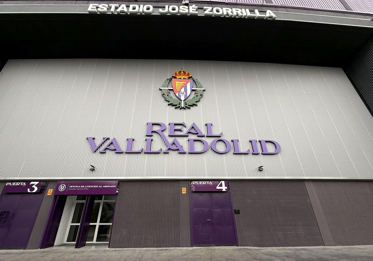 Una de las fachadas del estadio José Zorrilla
