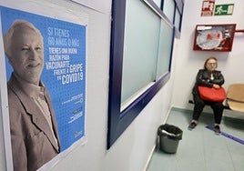 Cartel animando a la vacunación frente a la gripe, en otoño, en el vallisoletano Centro de Salud de la Casa del Barco.