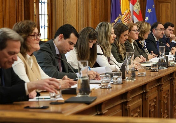 Bancada del PP y de Vox, en el pleno municipal.