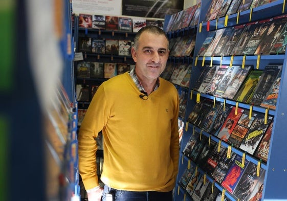 Celso Díez, gerente del Videoclub Coliseum de la calle Zapadores.