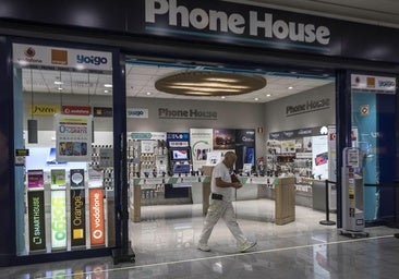 Piden cárcel por robar datos bancarios para estafar a clientes cuando trabajaba en Phone House