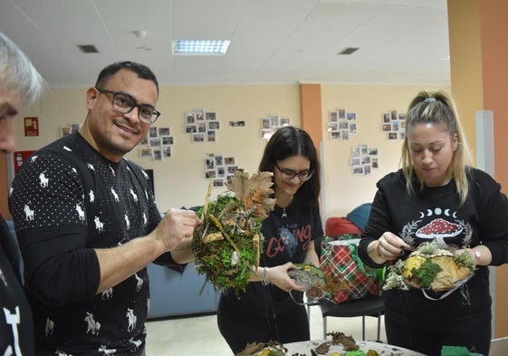 Participantes en la elaboración de las máscaras.