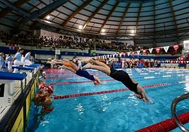 Vista general de la piscina de Parquesol.