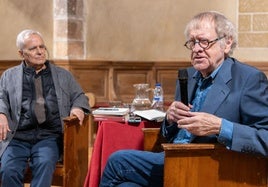 El periodista y escritor Juan Cruz junto al hispanista irlandés Ian Gibson.