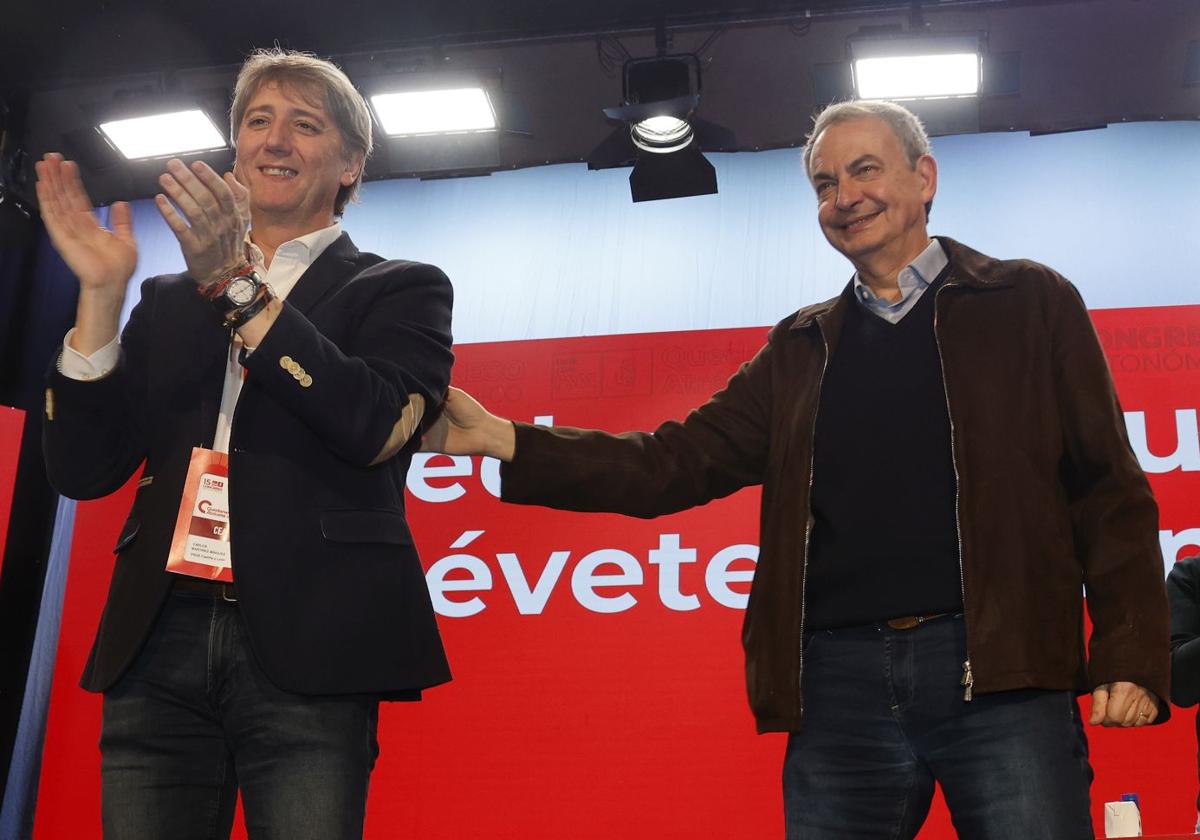 Carlos Martínez y José Luis Rodríguez Zapatero, en la clausura del congreso autonómico del PSOE celebrado en Palencia.