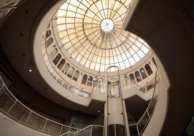 Cúpula interior del centro comercial Avenida.