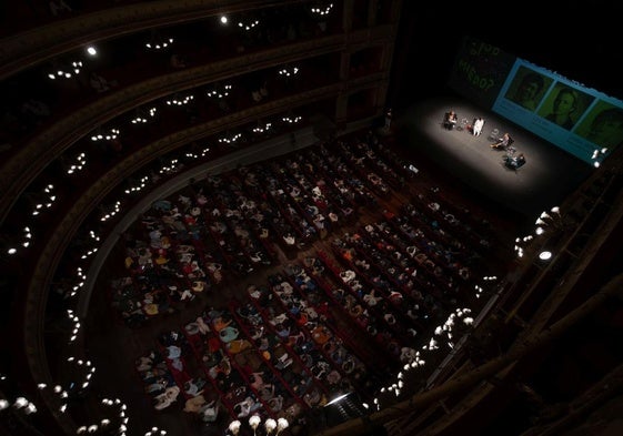El Teatro Calderón lleno, en una sesisón matinal del Foro.