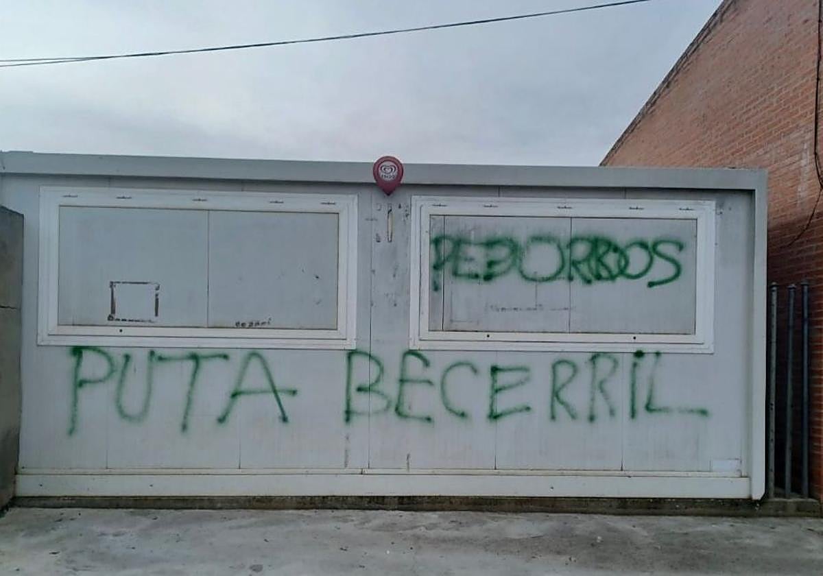 Pintadas en el Mariano Haro.