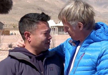 El hijo de Jesús Calleja no puede contener las lágrimas al despedirse de su padre