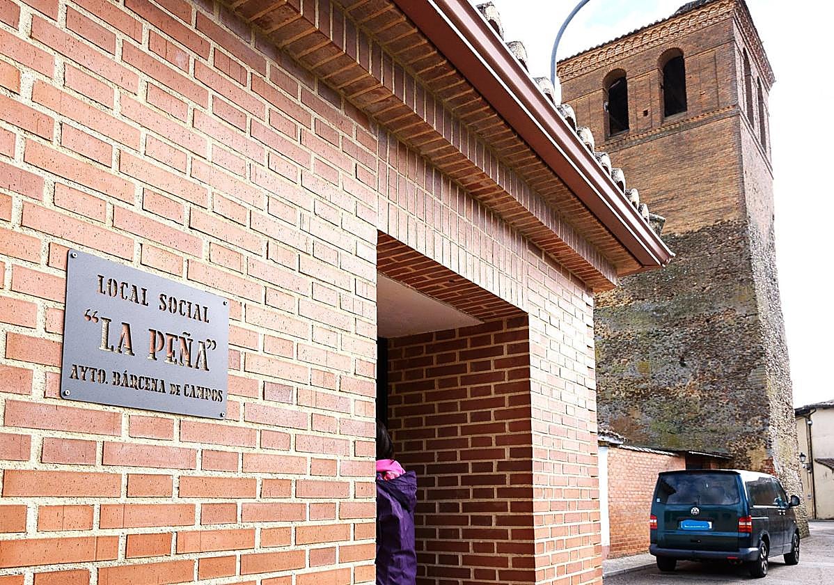 El renovado centro social de Bárcena de Campos.