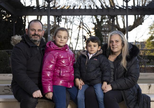 Juanjo y Ana con sus hijos Neus y el pequeño Jorge