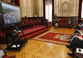 El alcalde de La Serna, Luis Puebla, presenta en la jornada la experiencia de su pueblo.