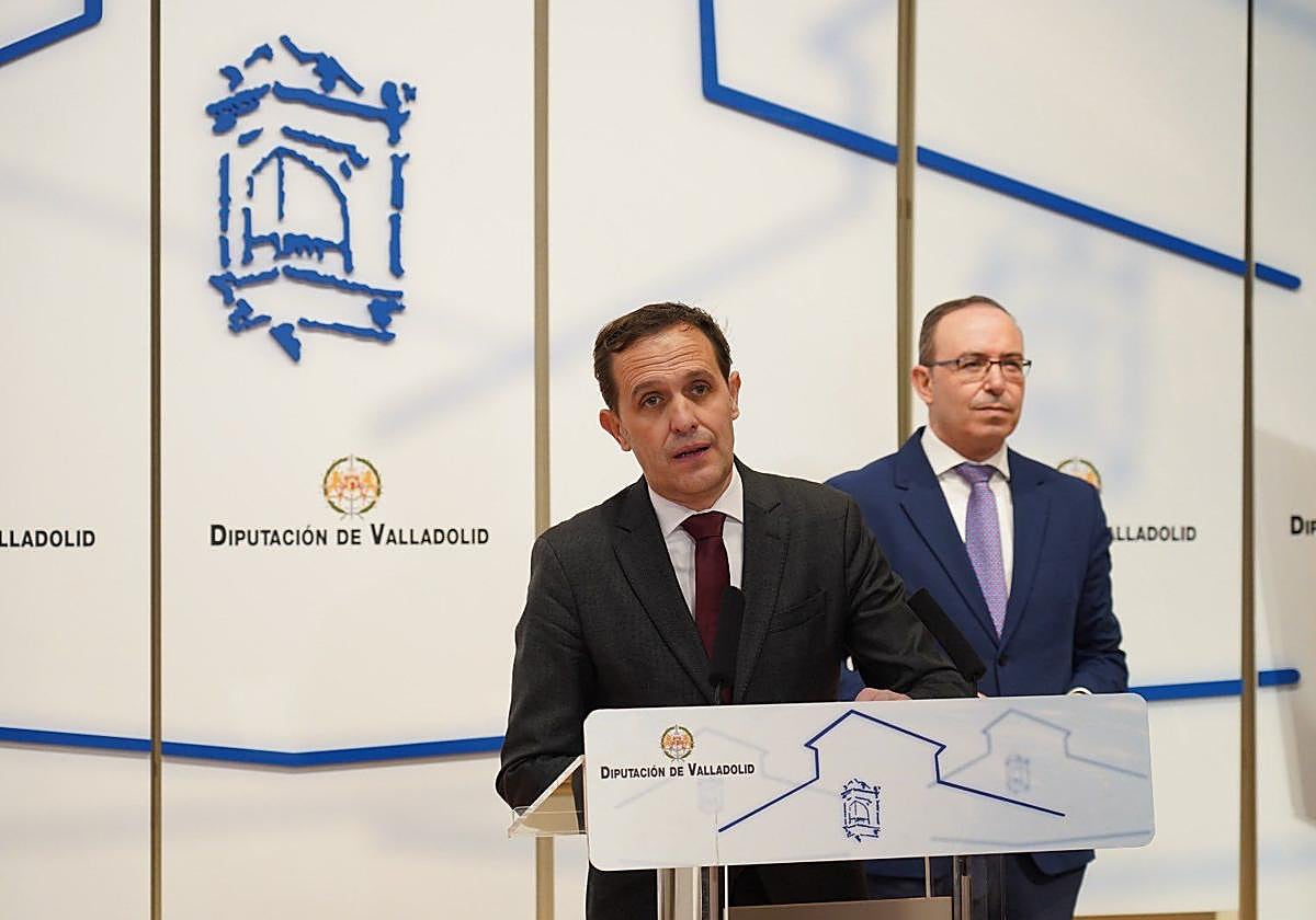 El persidente de la Diputación, Conrado Íscar, este miércoles junto al vicepresidente y diputado de Hacienda, Víctor Alonso.