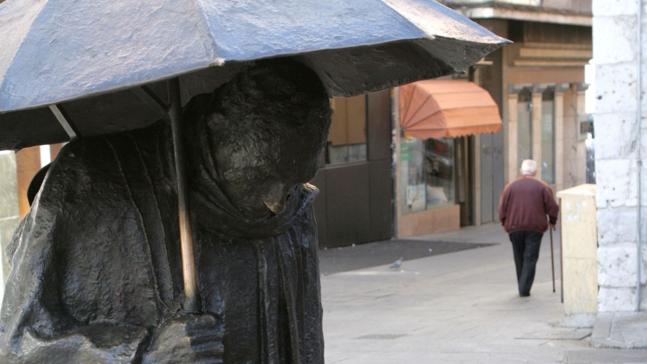 La estatua del Comediante de la Plaza de Martí y Monsó se ubica frente al lugar donde se erigía el único teatro que la ciudad tuvo hasta el siglo XIX, ya desaparecido. ¿Cuál era su nombre?