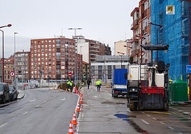 Corte de la avenida de Segovia y el túnel de Labradores por el asfaltado de la calzada de la avenida y de la calle Mallorca