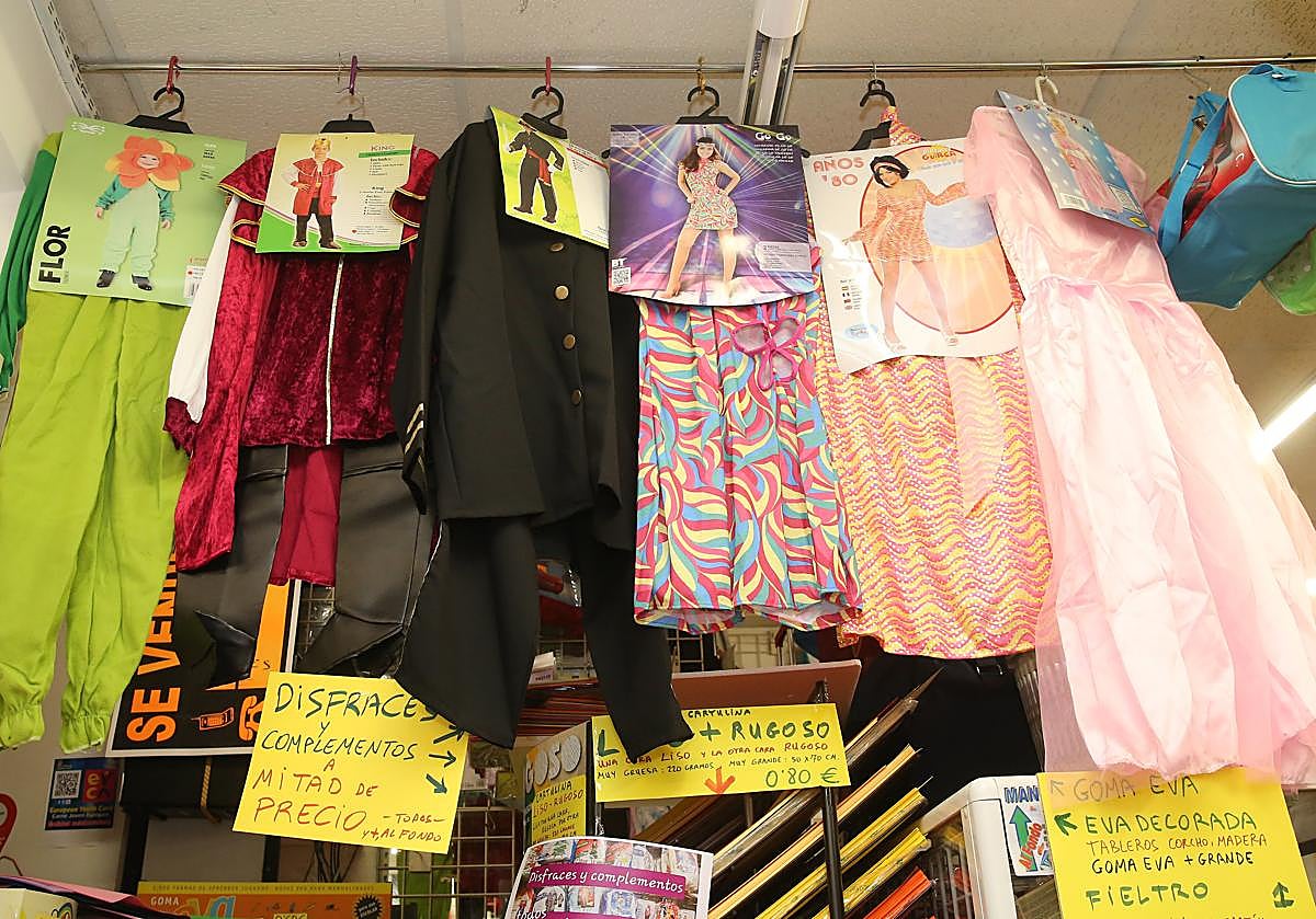 Disfraces en un comercio de Segovia.