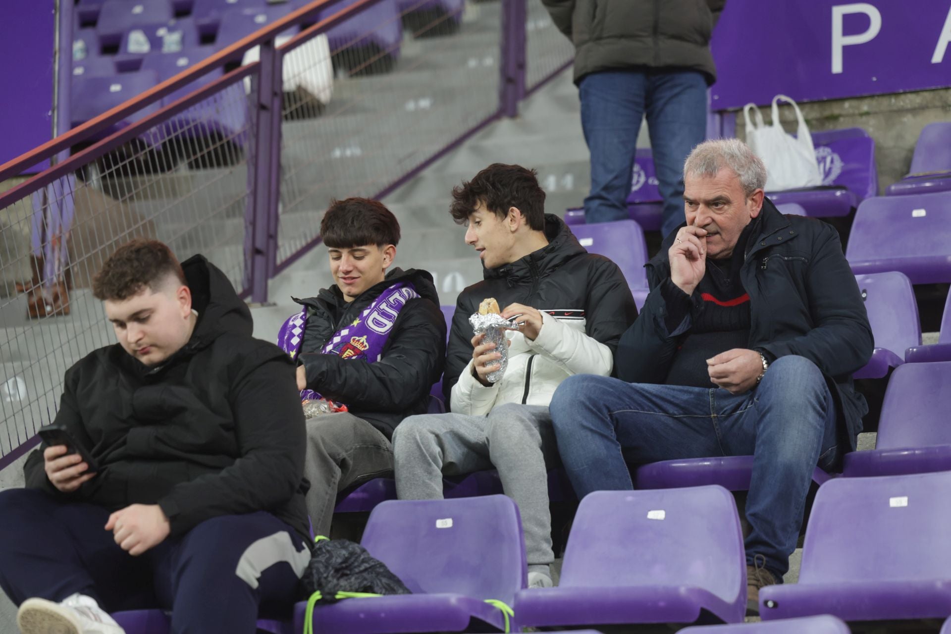 Búscate en la grada del Real Valladolid - UD Las Palmas (2/4)