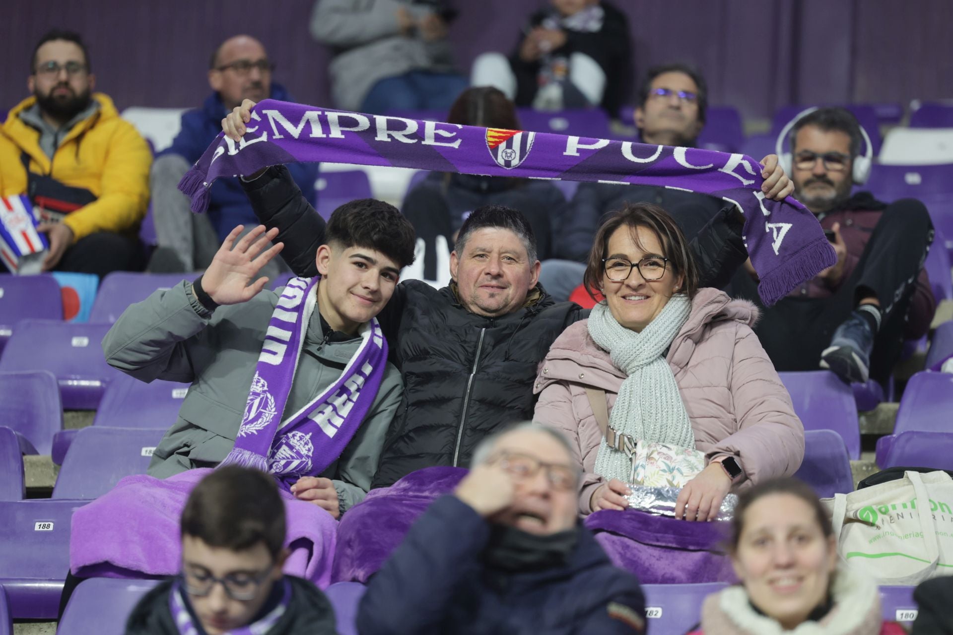 Búscate en la grada del Real Valladolid - UD Las Palmas (2/4)