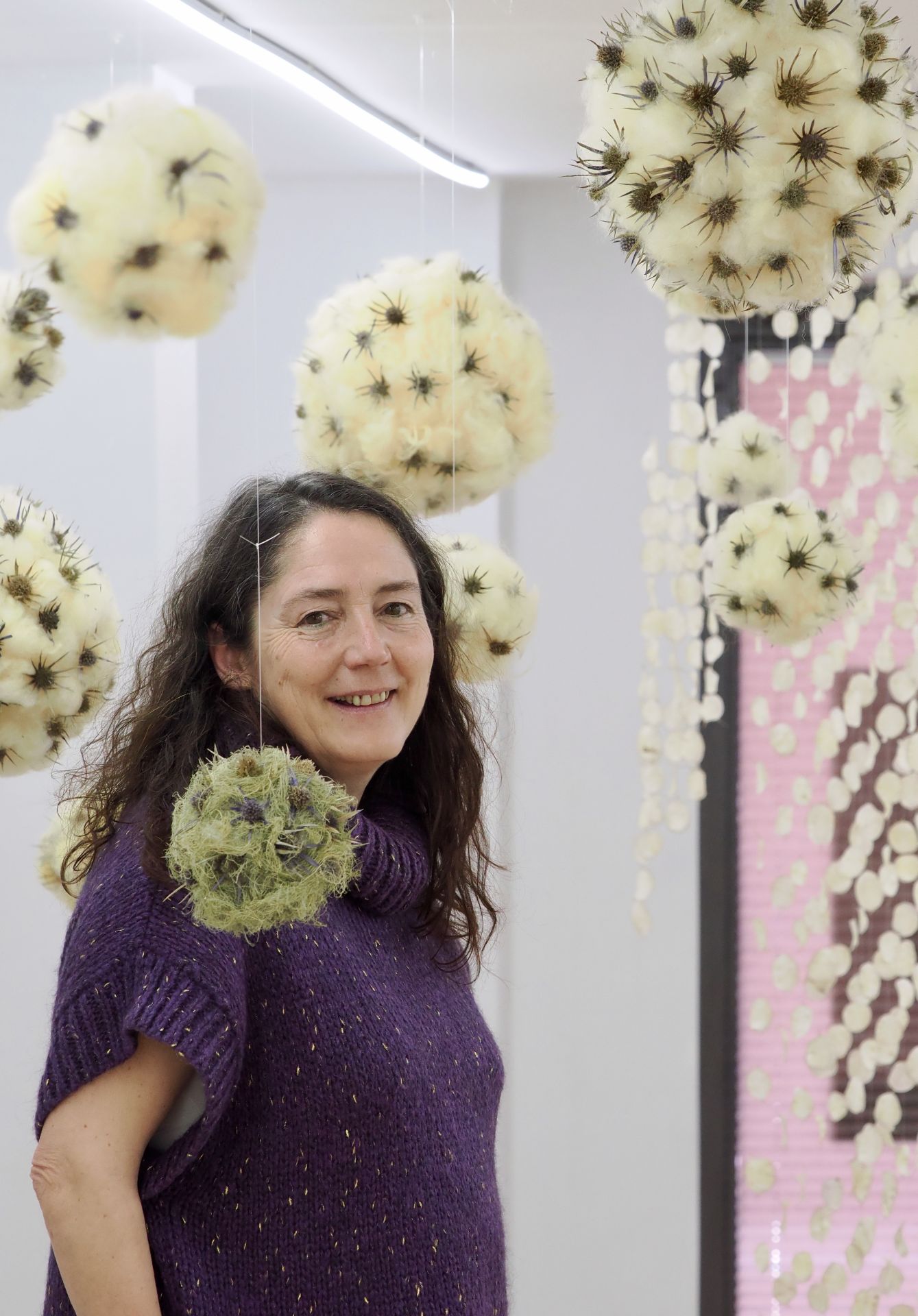 La nueva exposición de arte inspirada en Hadas y Monstruos en imágenes