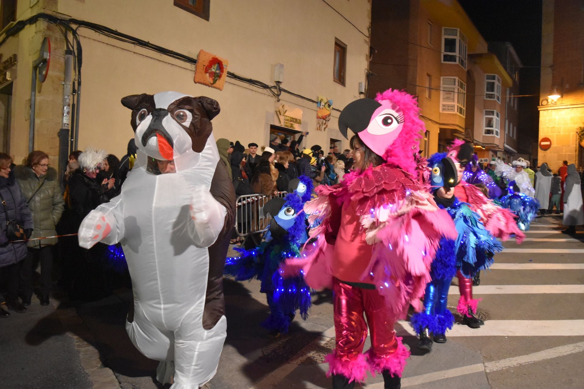 Así ha sido el gran desfile del Carnaval de la Galleta de Aguilar