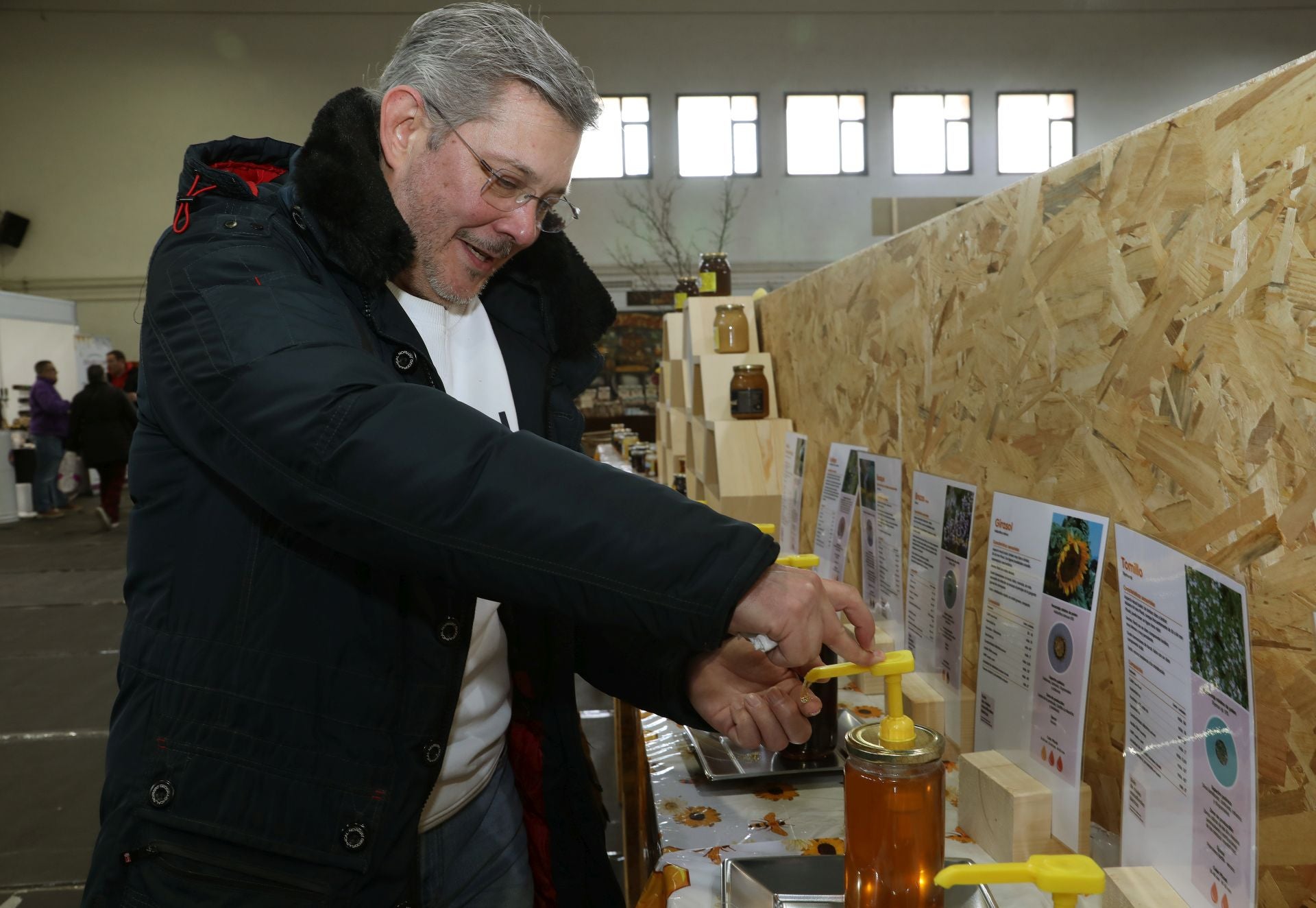 Así es la VI Feria Apícola de Castilla y León en Palencia