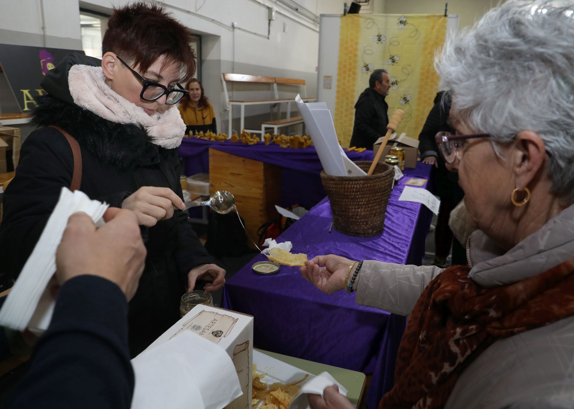 Así es la VI Feria Apícola de Castilla y León en Palencia