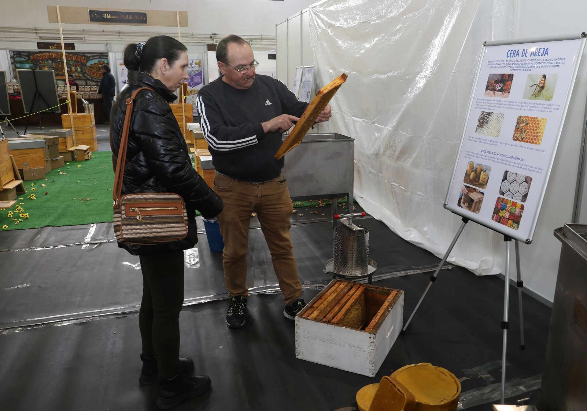 Así es la VI Feria Apícola de Castilla y León en Palencia