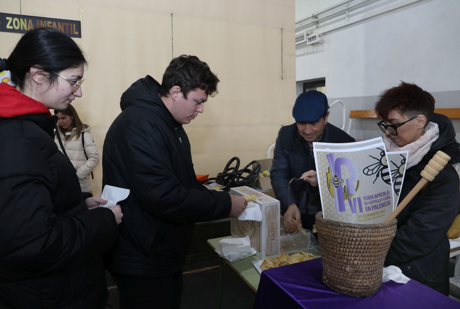 Así es la VI Feria Apícola de Castilla y León en Palencia
