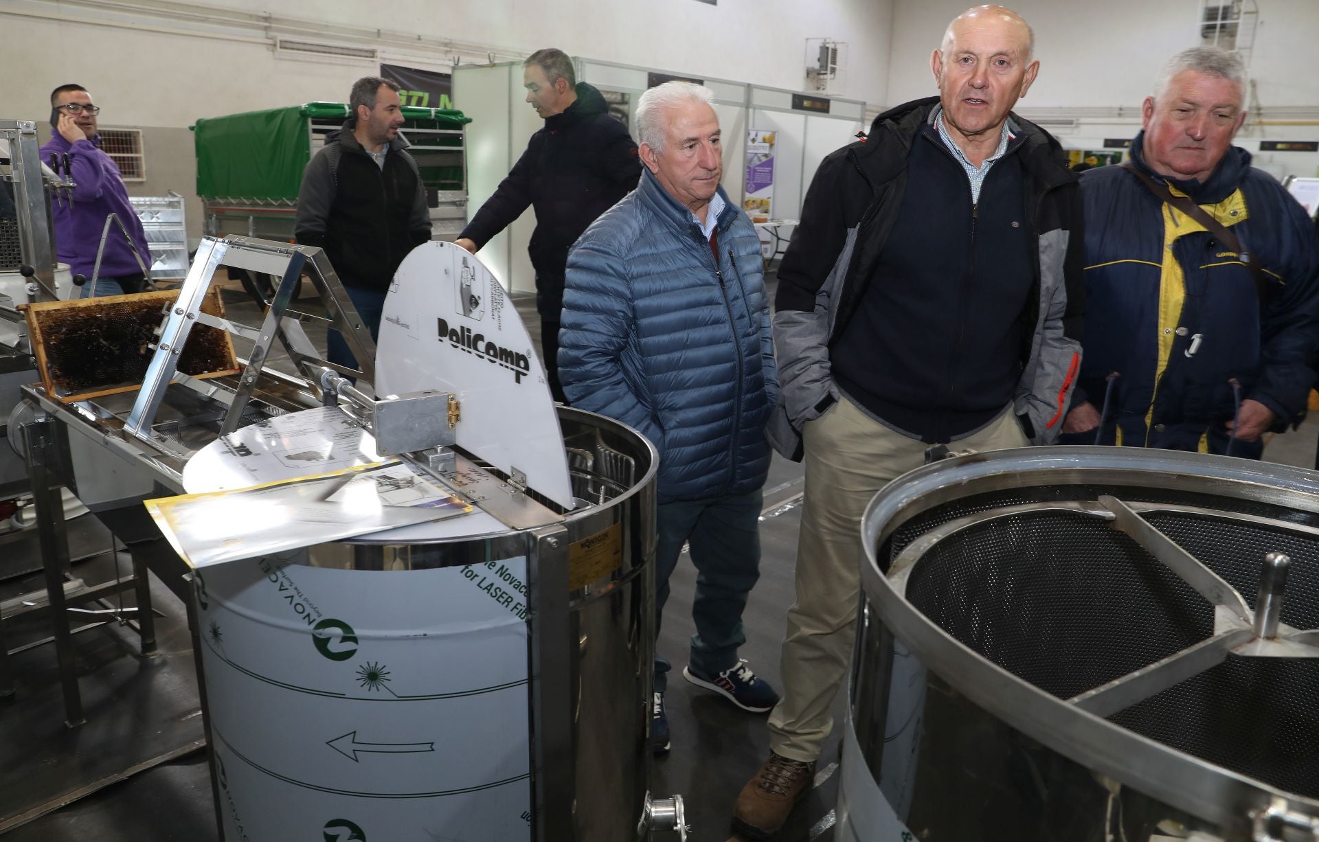 Así es la VI Feria Apícola de Castilla y León en Palencia