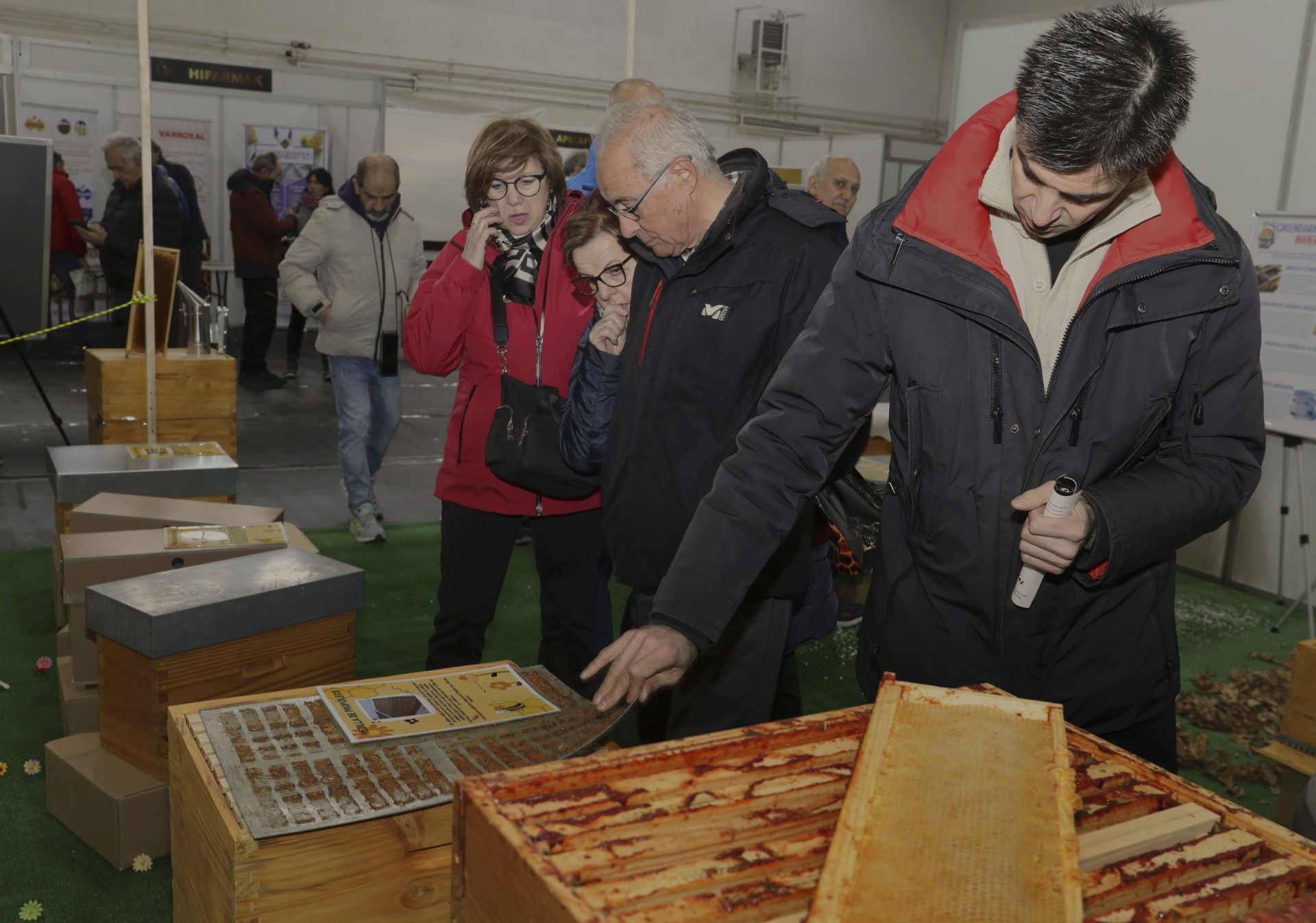 Así es la VI Feria Apícola de Castilla y León en Palencia