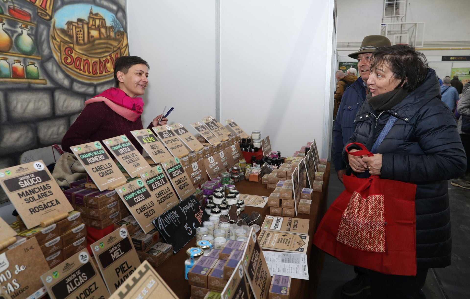 Así es la VI Feria Apícola de Castilla y León en Palencia