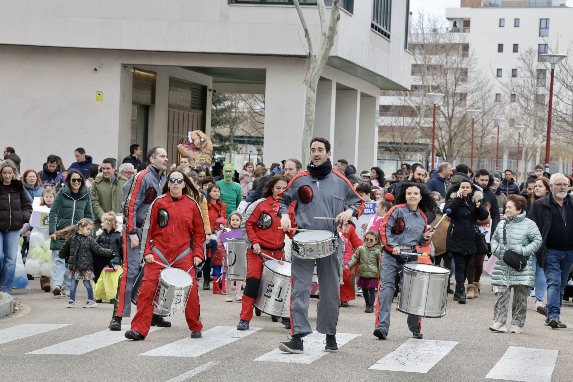 Desfile de Carnaval por los barrios de Villa de Prado, Huerta de Rey y Girón