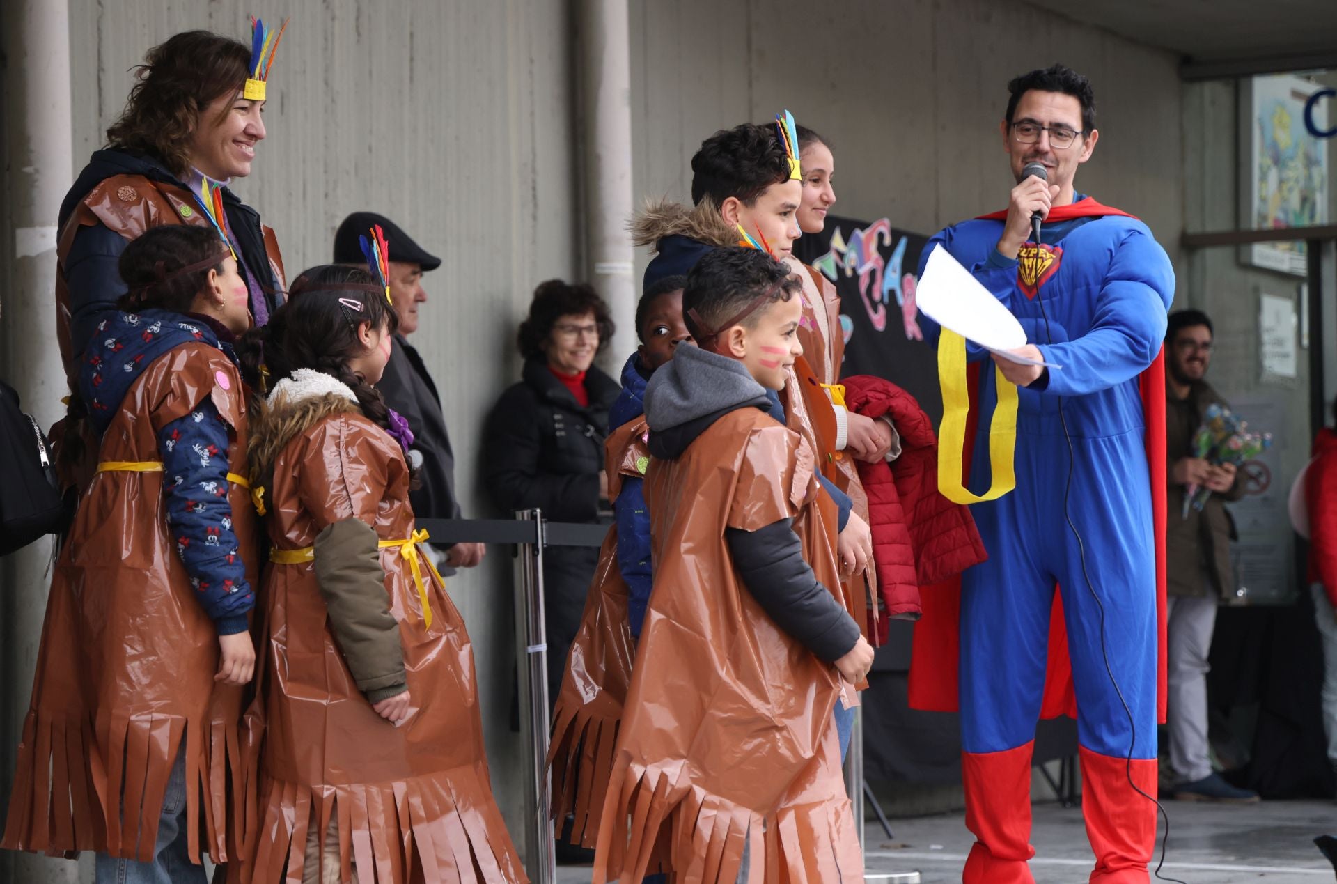 Concurso de disfraces y chocolatada en Pajarillos