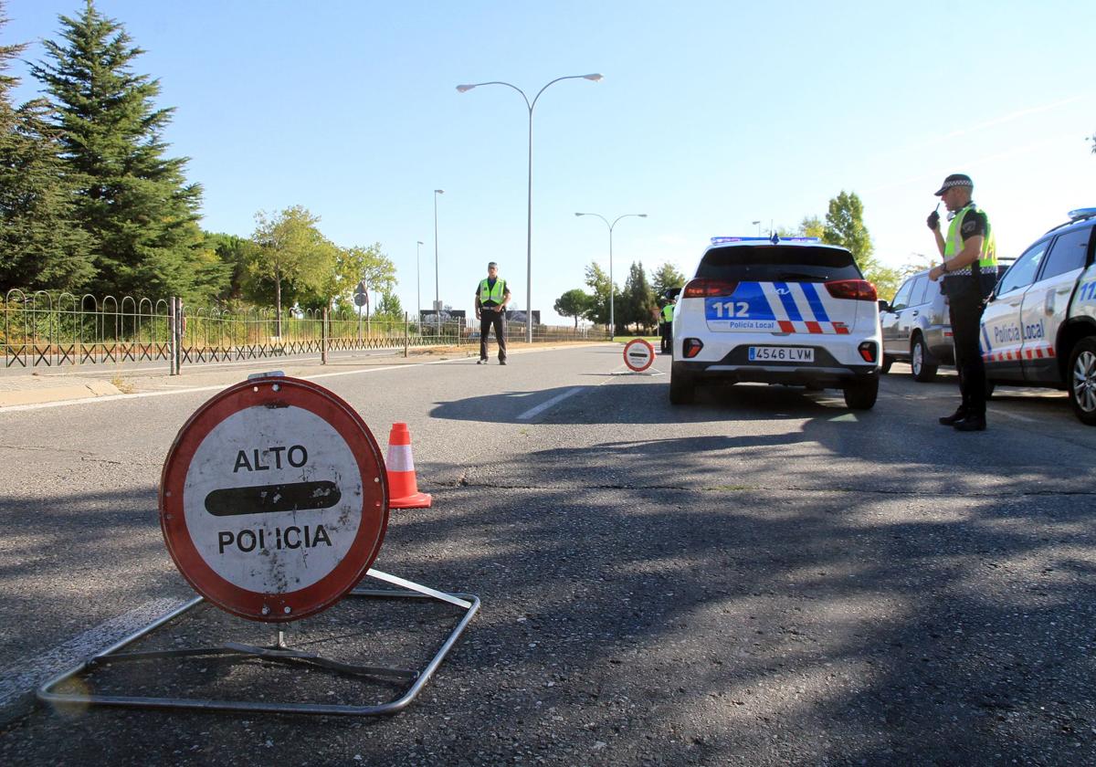 Vuelca en Segovia tras conducir sin carné y bajo la influencia del alcohol