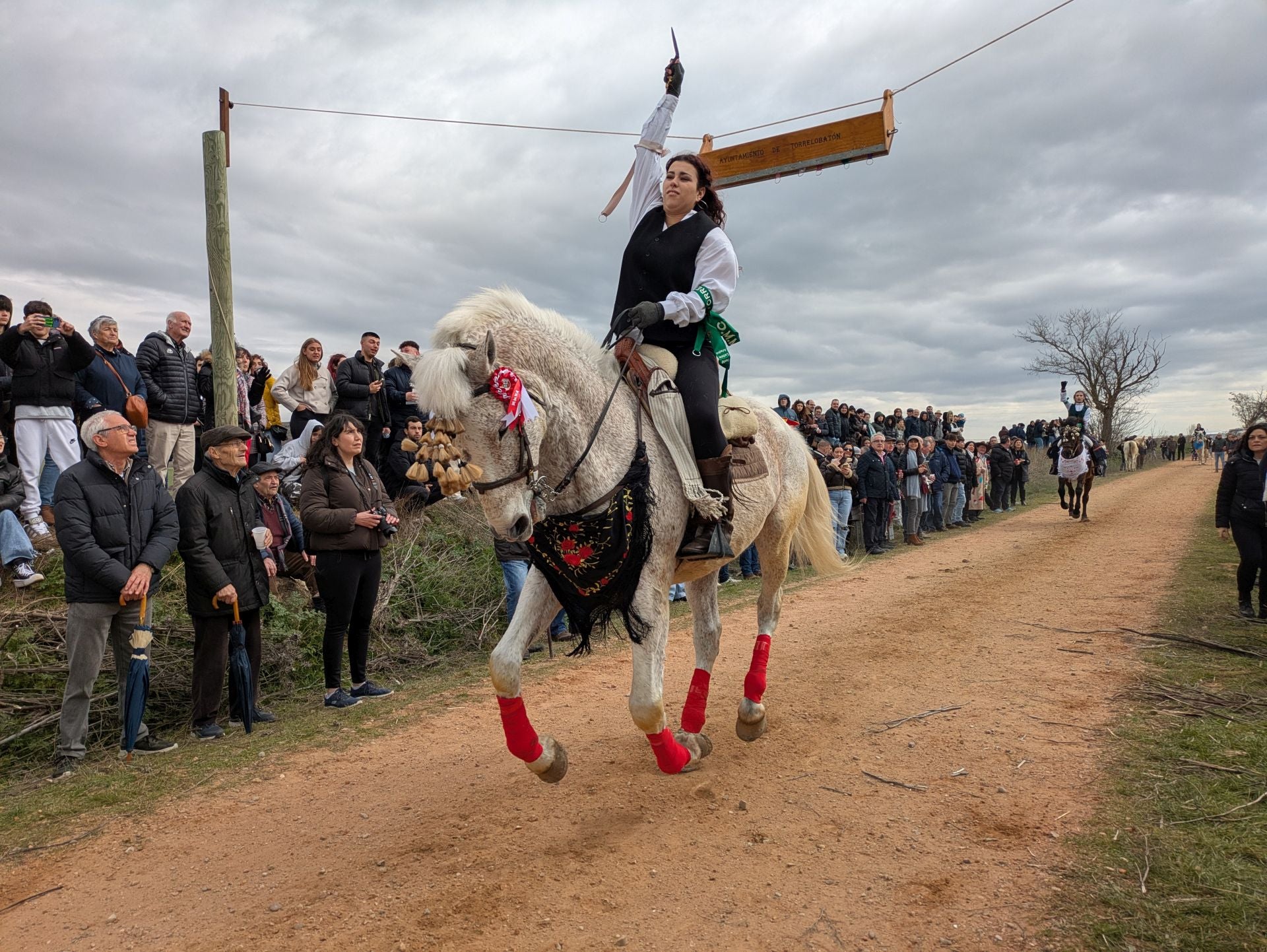 Carrera de cintas a caballo en Torrelobatón