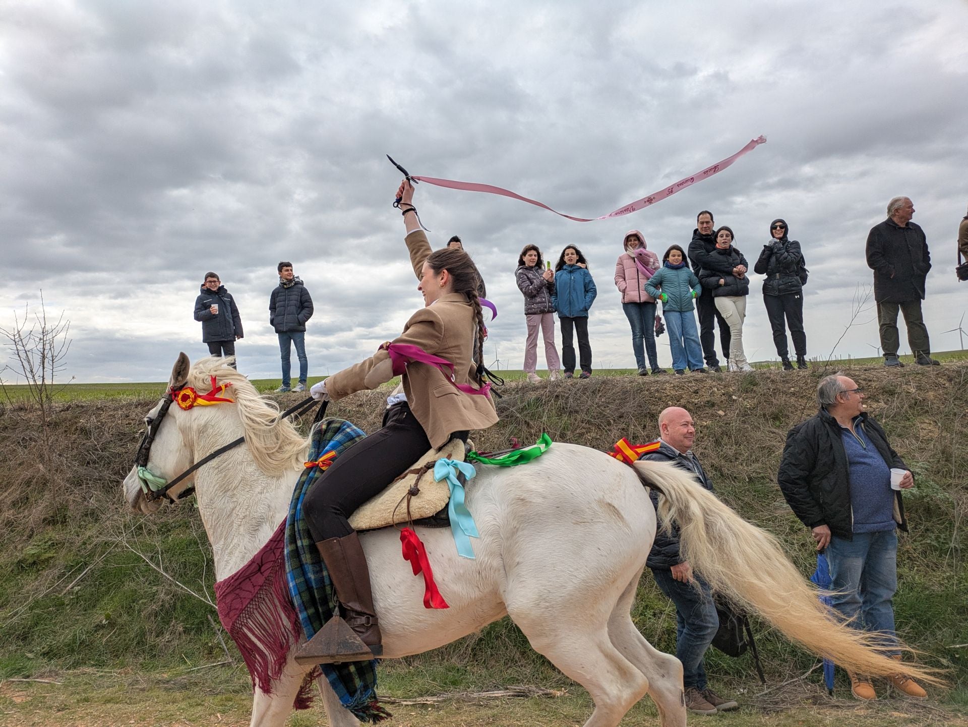 Carrera de cintas a caballo en Torrelobatón