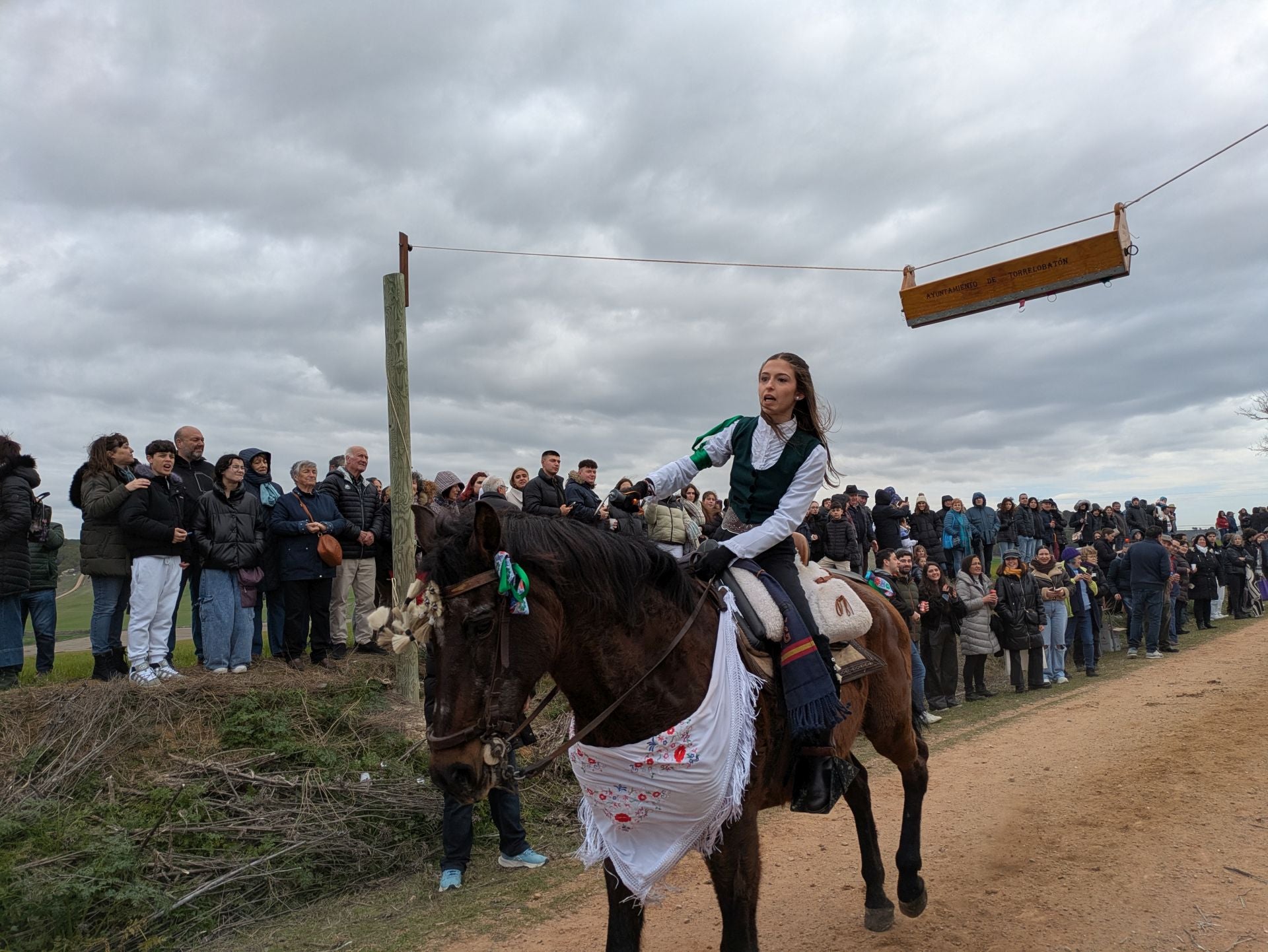 Carrera de cintas a caballo en Torrelobatón