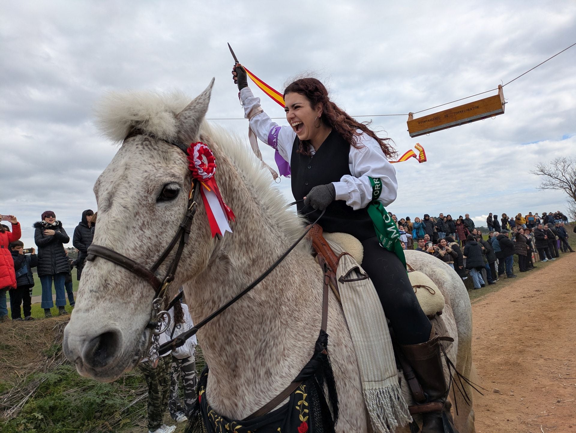 Carrera de cintas a caballo en Torrelobatón