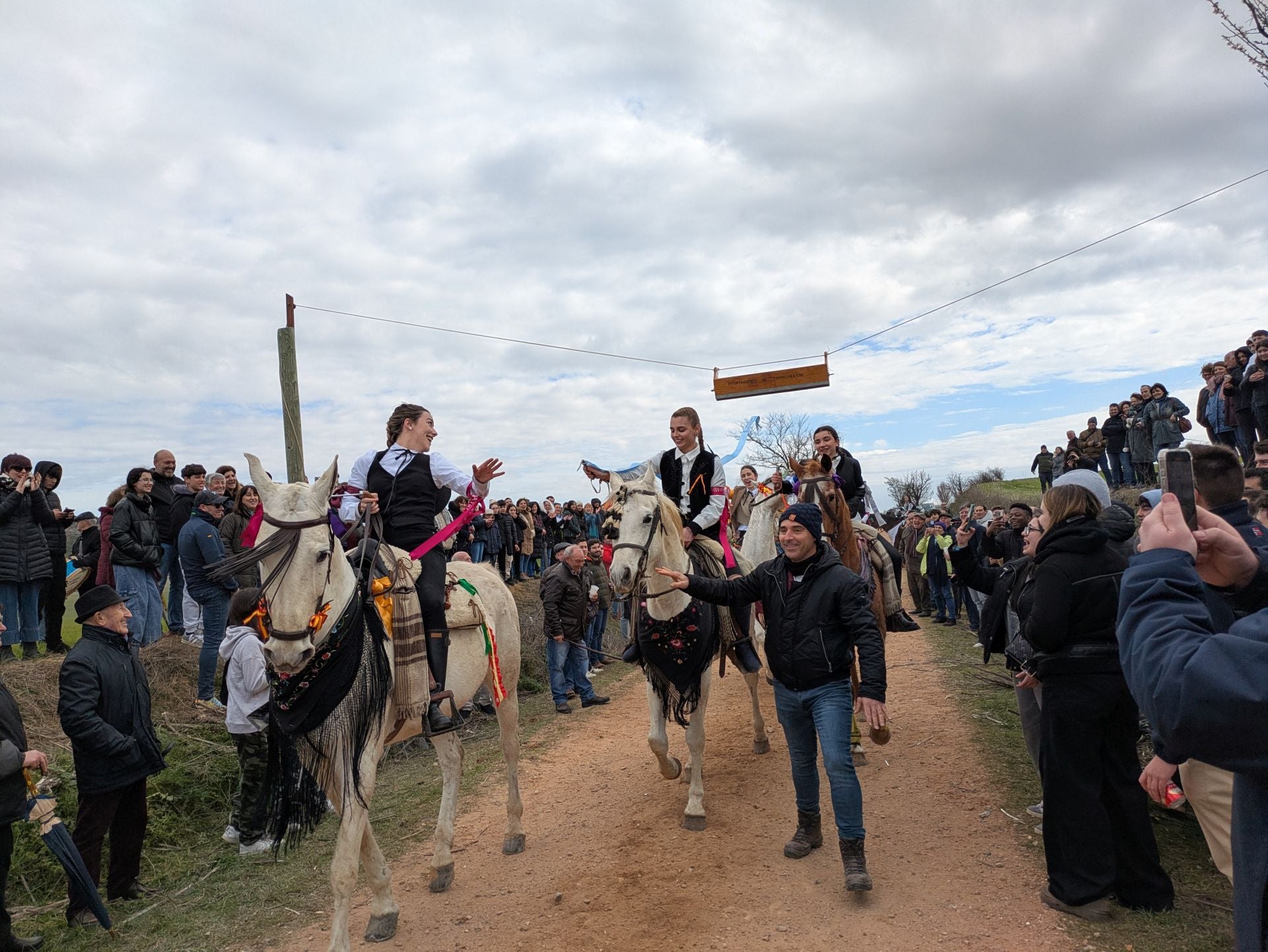 Carrera de cintas a caballo en Torrelobatón