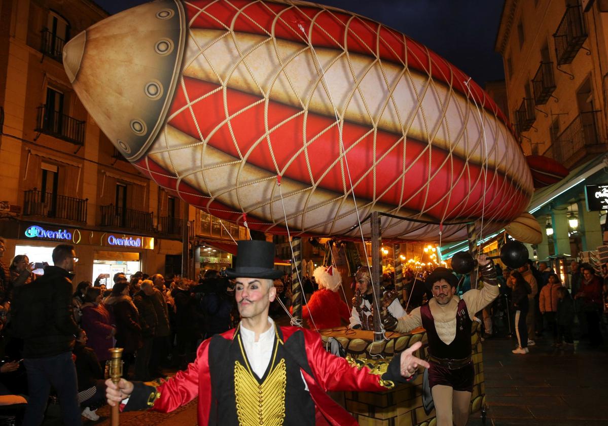 Un espectáculo circense abrió el desfile de Carnaval.