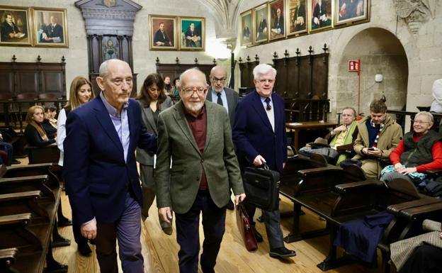 Antonio Piedra, Reyes Mate y Stuart Park, en el Aula Triste de la Universidad de Valladolid.