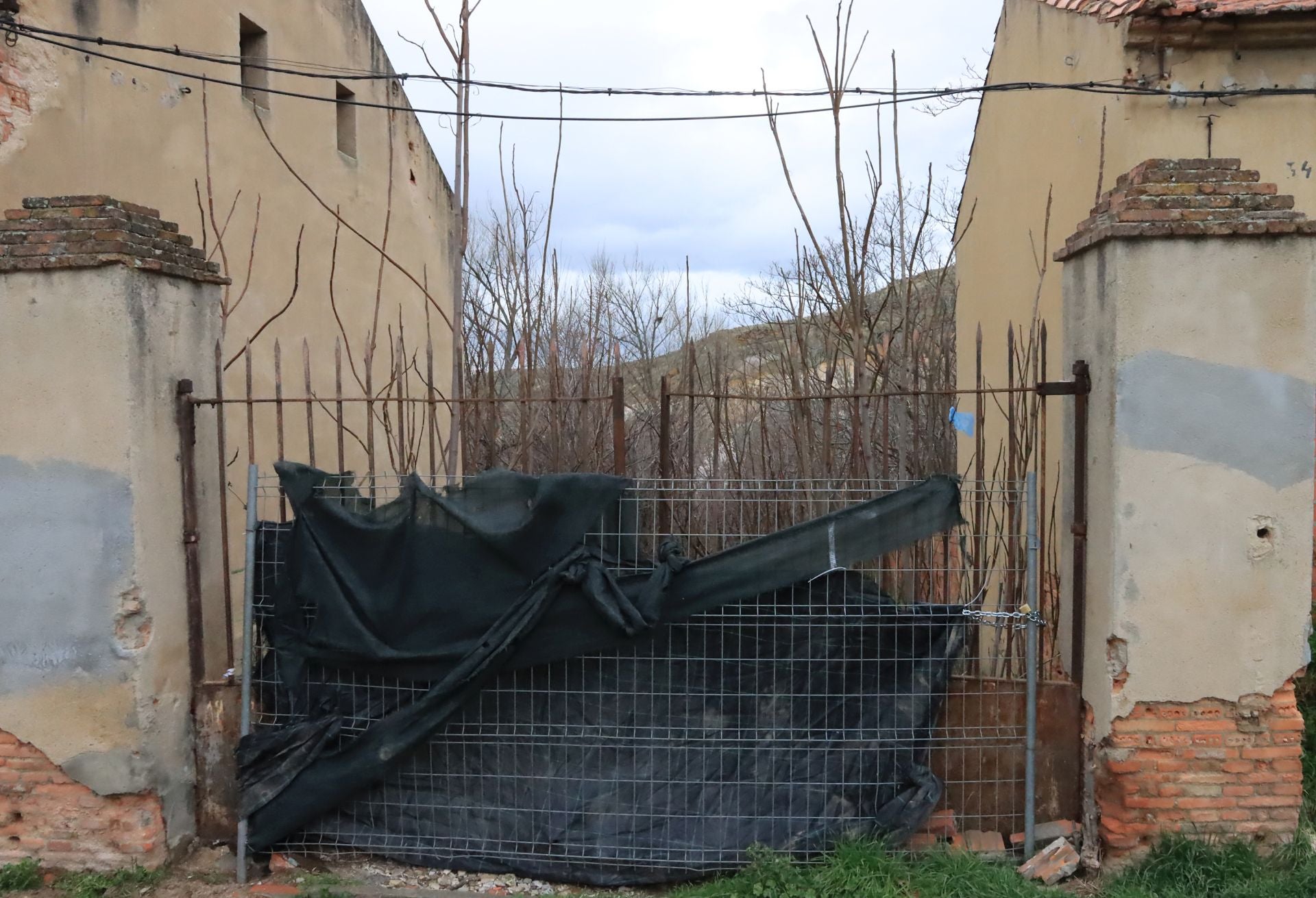 Los desperfectos de Santa Teresa-Puente de Hierro, en imágenes