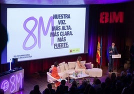 Sánchez clausura ayer el acto institucional con motivo del Día Internacional de las Mujeres.