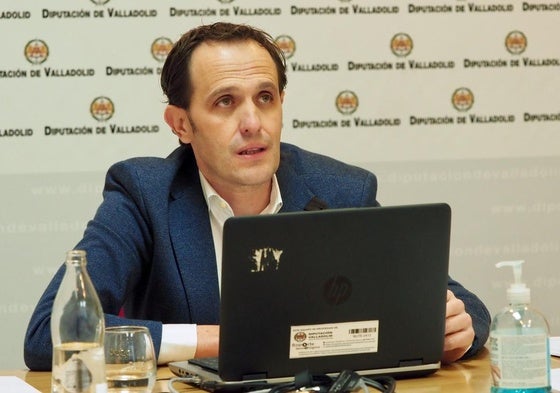 El presidente de la Diputación de Valladolid, Conrado Íscar, en plena pandemia durante una rueda de prensa telemática.
