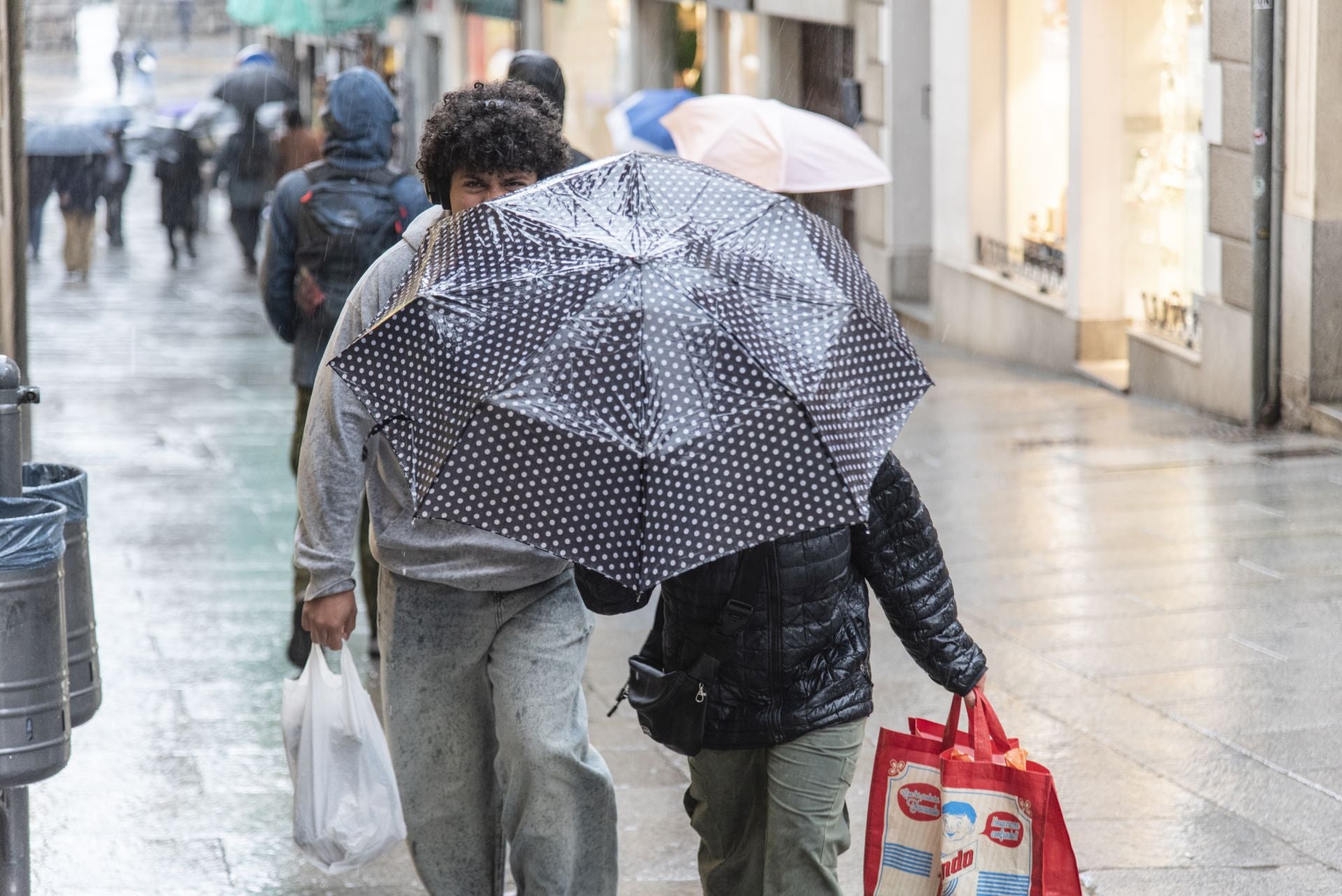 Fotos: el viento y la lluvia llegan a Segovia