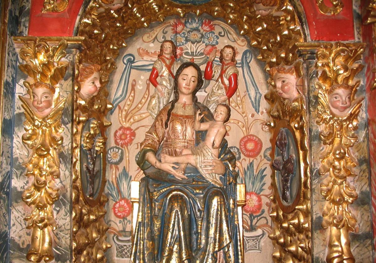 Escultura de la Virgen con el Niño, fechada en el siglo XVI, obra de Alejo de Bahía conservada en el Monasterio de Santa Clara.