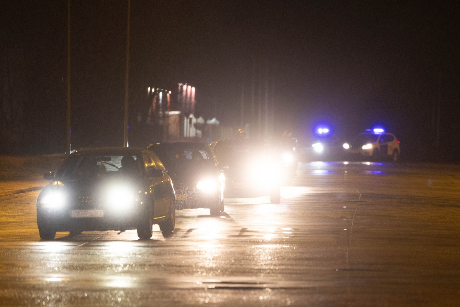 Las imágenes de la noche de carreras ilegales en Aldeamayor