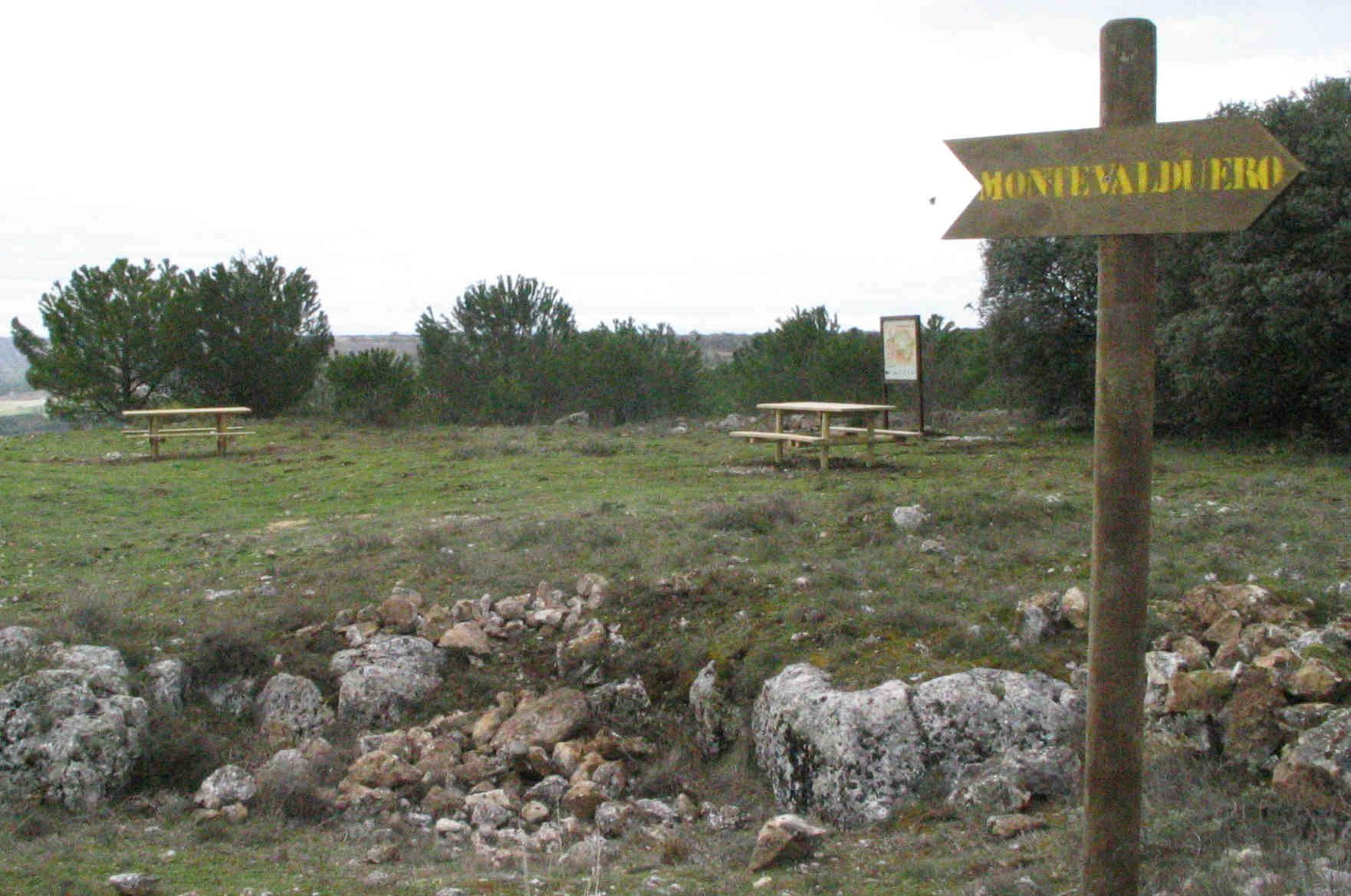 Señalización de la senda verde de Montevalduero. 22 de abril de 2006.