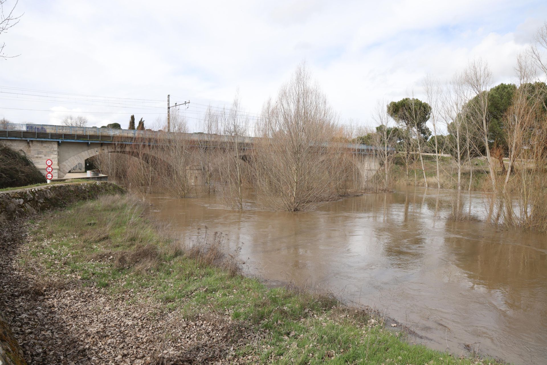 La crecida del río Cega, en imágenes