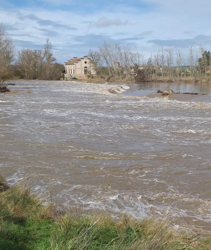 Imagen secundaria 2 - Diferentes zonas afectadas por la crecida en Villanueva de Duero.
